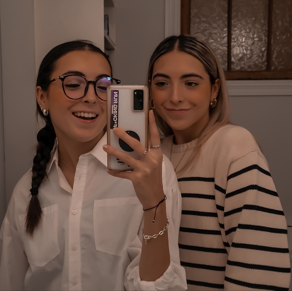 Meet your Poshers, Emma and Sofia